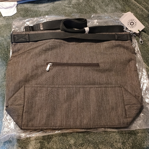 Black Peppery Esti - Picture 2 of 3